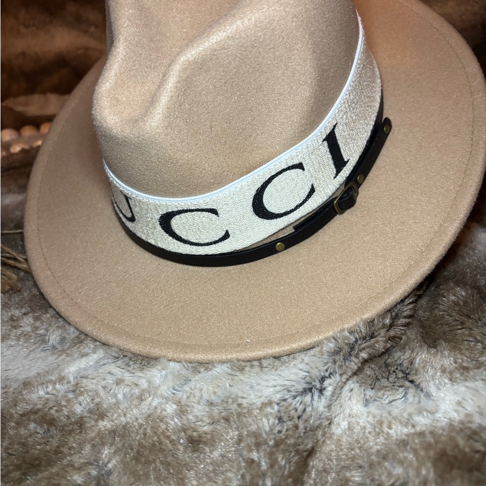 Beige Fedora with Gucci Logo Band - Picture 2 of 8